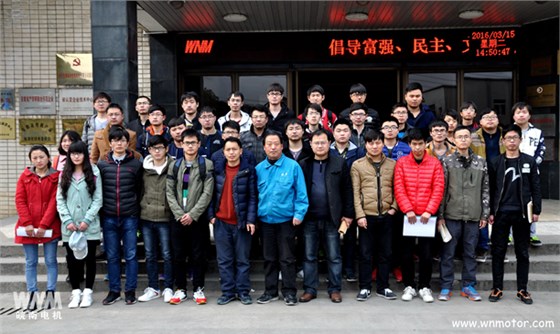 安工大在公司作畢業(yè)設(shè)計，在皖南電機(jī)合影留念