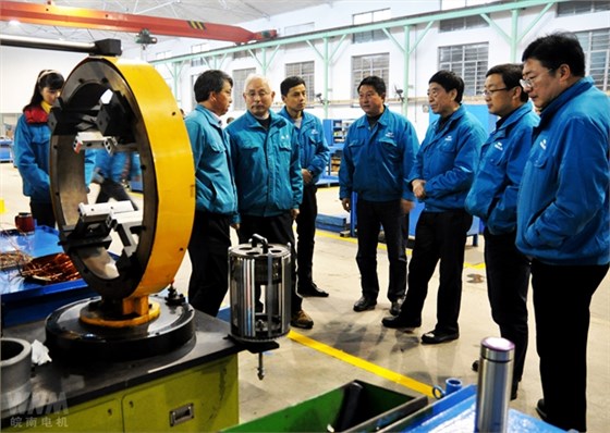 皖南電機董事長陳根喜給員工拜年 皖南電機董事長陳根喜給員工拜年