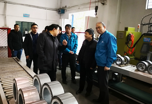 圖為省發(fā)改委縣域特色產(chǎn)業(yè)集群調研組在皖南電機調研